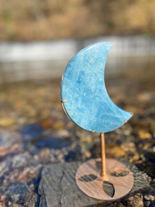 Aquamarine Moon on stand - *Cascada*