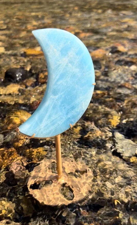 Aquamarine Moon on stand - *Cascada*