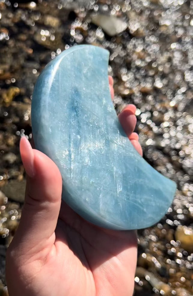 Aquamarine Moon on stand - *Cascada*