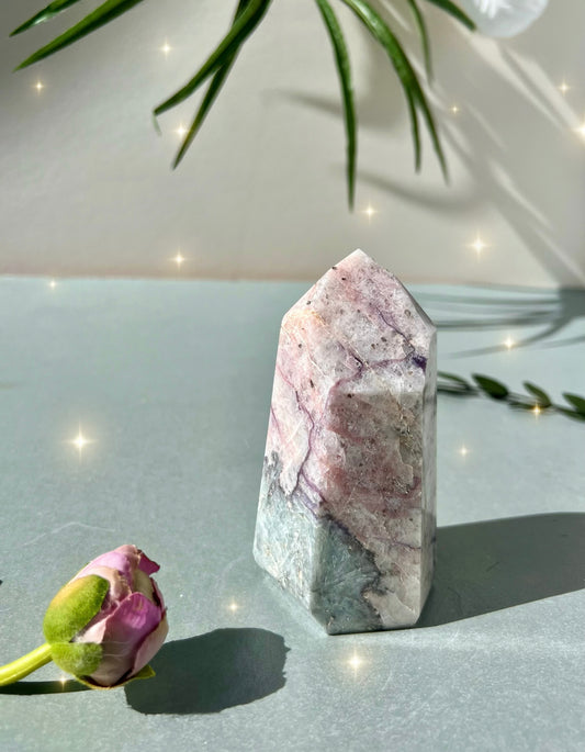 Geographic Quartz Tower - *Gwen*