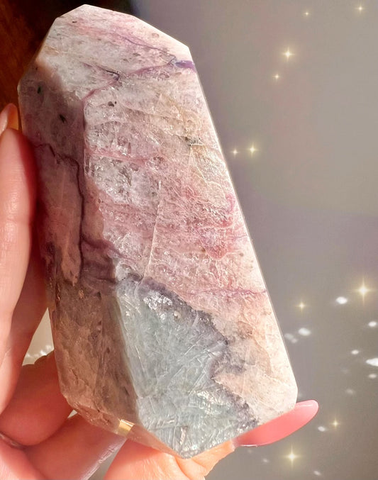 Geographic Quartz Tower - *Gwen*